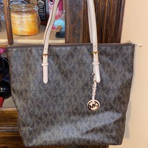 Micheal Kors purse